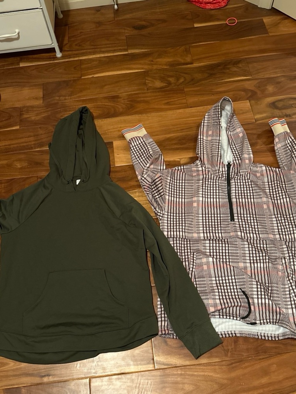 Men's Olive Green Hooded Pullover Sweatshirt - Classic patterns